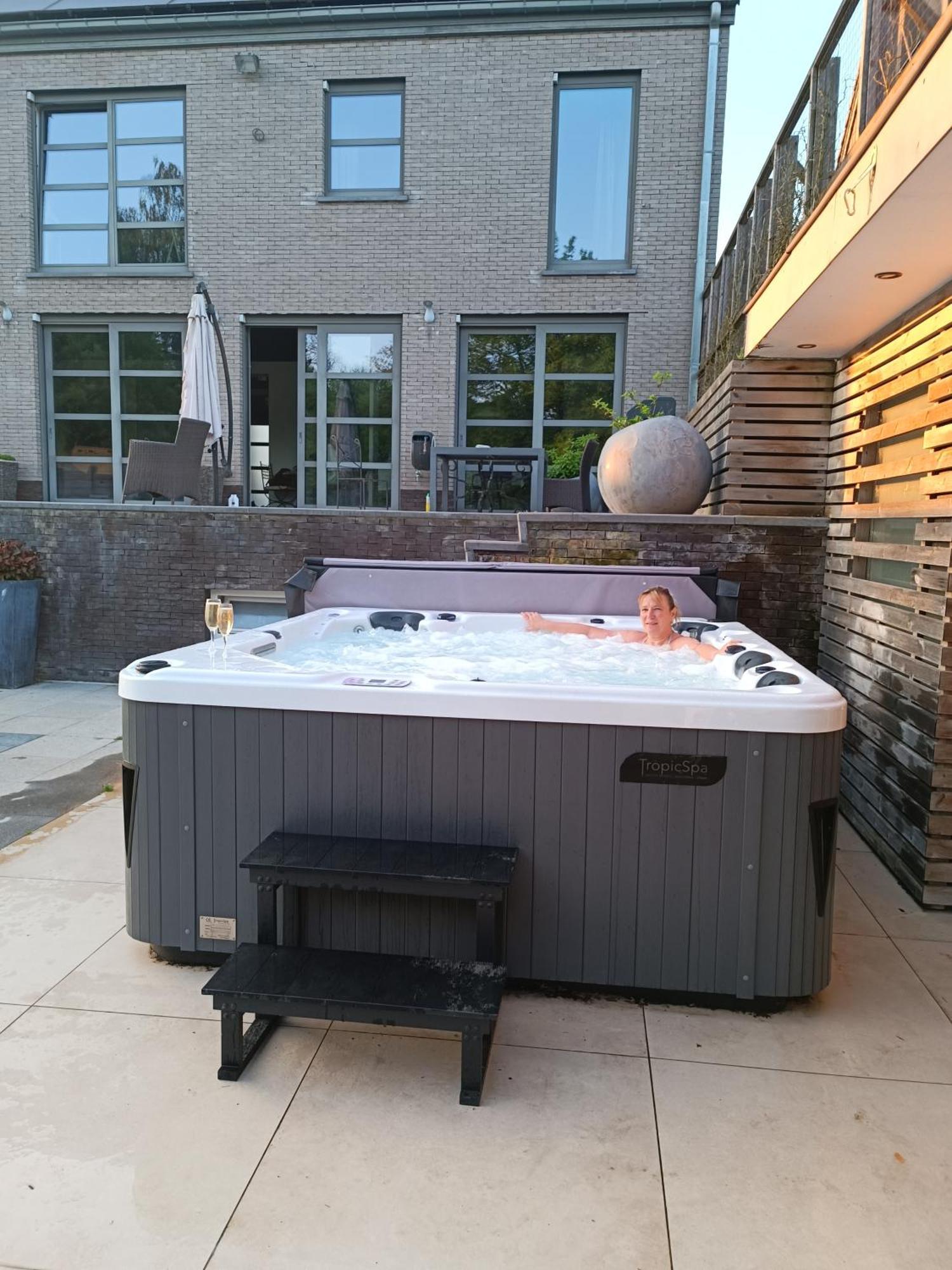 Appartement 5 Personnes Avec Acces Piscine Et Jacuzzi Villers-la-Ville Exteriör bild